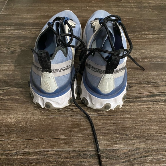 Blue Nike Reacts - Picture 2 of 3